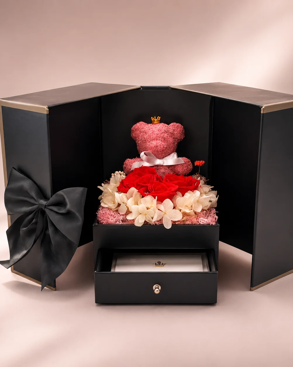 Jahrestag-Geschenkbox von BoxBloom – konservierte Rosen, Teddybär & geheime Schublade Jahrestag-Geschenkbox mit konservierten Rosen und pinkem Teddybär – romantisches Geschenk für sie kaufen
